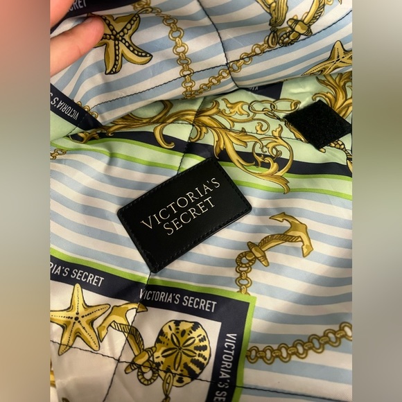 Victorias Secret Packable Blanket Nautical Beach
Picnic Blanket Size 52X57 VS - Picture 7 of 16